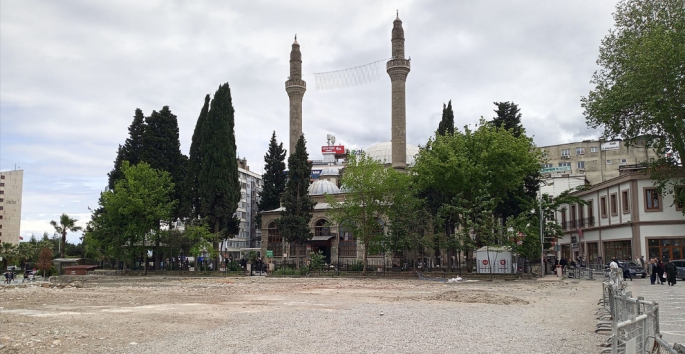 Büyük Caminin önündeki alanın Camiye dahil edilmesi bekleniyor