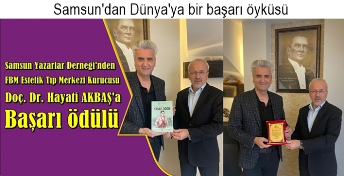 Doç. Dr. Hayati Akbaş'a teşekkür plaketi 