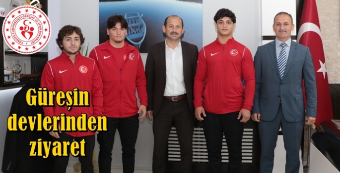 Güreşin devlerinden Samsun İl Gençlik Spor Müdürlüğüne ziyaret