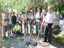 İlkadımda mezarlıklar temizleniyor