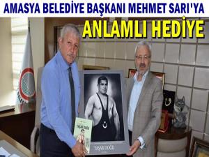 AMASYA BELEDİYE BAŞKANI MEHMET SARI'YA ANLAMLI HEDİYE