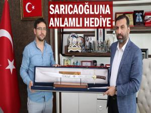 KAVAK BELEDİYE BAŞKANI SARICAOĞLU'NA ANLAMLI HEDİYE 