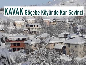 Kavak Göçebe Köyünde Kar Sevinci