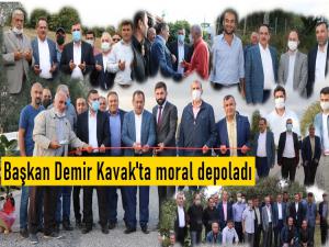 KAVAKTA  BAŞKAN MUSTAFA DEMİRE SEVGİ GÖSTERİSİ