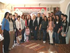 Balkan Türklerinden misafir öğrencilere yemek