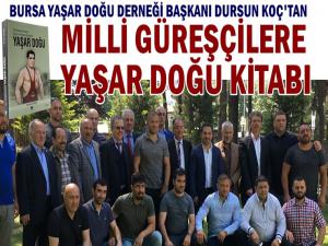 MİLLİ GÜREŞÇİLERE YAŞAR DOĞU KİTABI VERİLDİ