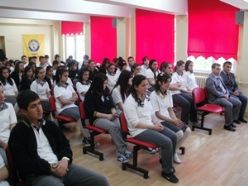 Ahmet Sarı Lisesinde öğrenci yazar buluşması
