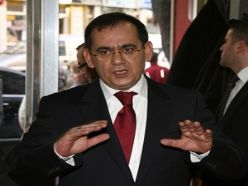 Demir: “Kafalarında halen robot gibi gençlik yetiştirme var”