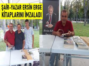 Şair-Yazar Ersin Erge okurlarıyla buluştu kitaplarını imzaladı