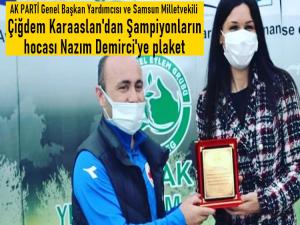 Şampiyonların Spor Hocası Nazım Demirci'ye Anlamlı Plaket 