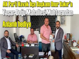 YAŞAR DOĞU MAHALLESİ MUHTARINDAN ANLAMLI HEDİYE 