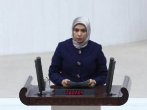 <font color=red>Meclis Kürsüsünde İlk Başörtülü Vekil</font>