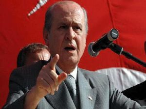 Bahçeli Başbakan'a hakaret eden vatandaşı susturdu 