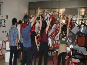 BU ÖĞRENCİLER MAŞA OLARAK KULLANIYORLAR