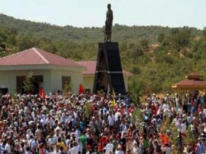  O PKK'LI HEYKEL KALDIRILDI