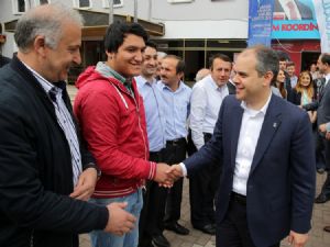 Bakan A. Çağatay Kılıç  Terme'de  vatandaşlarla bir araya geldi