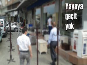 Yaya kaldırımları işgal edilen yayalar şikayetçi