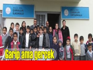 Çakallık İlkokulu ve Ortaokulu tabelası görenleri şaşkına çeviriyor