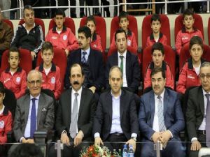Samsun'da Güreş Şampiyonası heyecanına Bakan'da katıldı