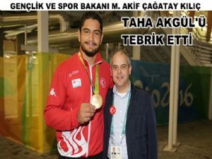 Bakan M. Akif Çağatay Kılıç Taha Akgül'ü tebrik etti