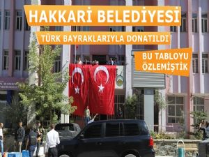 Hakkari Belediyesine Türk Bayrağı asıldı