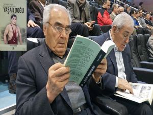  Ahmet Ayık ve Tevfik Kış Yaşar Doğu kitabını inceledi