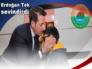 Doğuştan görme engelli  Mümin'in okuma azmi şaşırtıyor