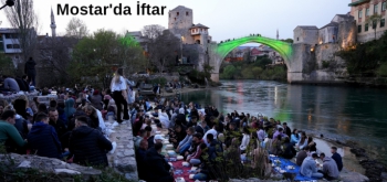 Tarihi Mostar Köprüsü'nün yanında 1300 kişilik iftar düzenlendi