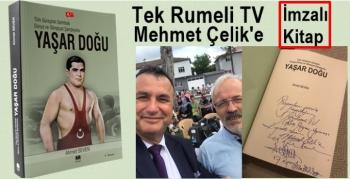 Tek Rumeli TV Spor Müdürü Mehmet Çelik'e imzalı Yaşar Doğu Kitabı 