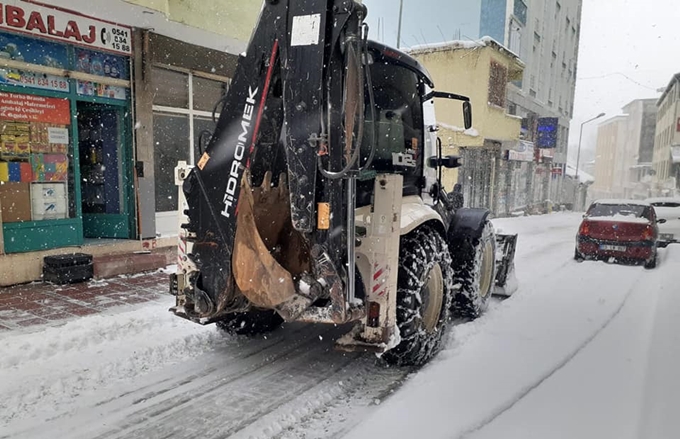 Kavak'ta kar çalışmaları aralıksız devam ediyor